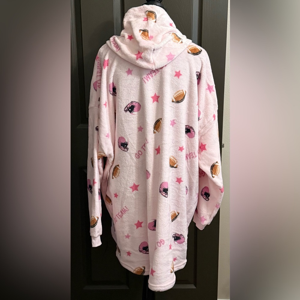 Way to celebrate! Pink Football Fleece Lounger - Picture 3 of 3